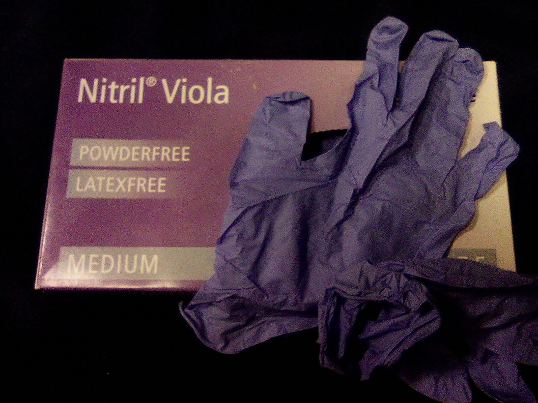 Caja y guantes desechables de nitrilo
